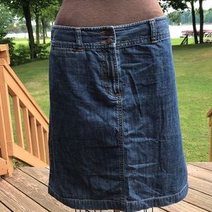 3/$25💜Ann Taylor denim skirt size 6